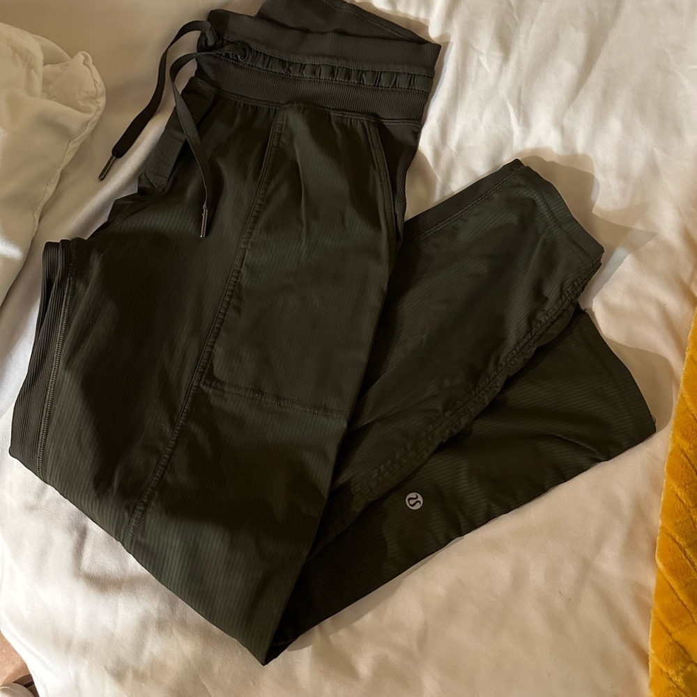 LULULEMON dance studio mid rise cropped pant